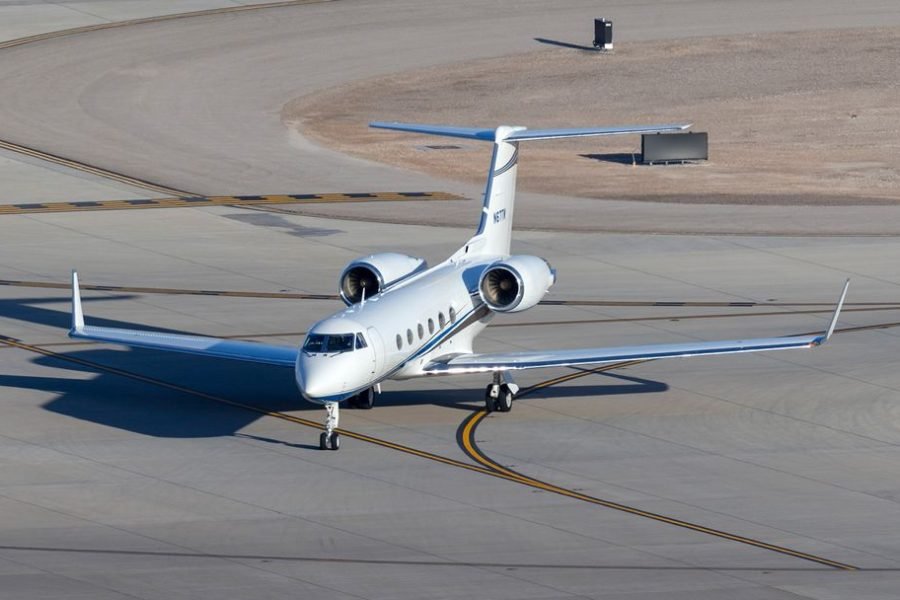 Privat jet From & to UK US France & moor