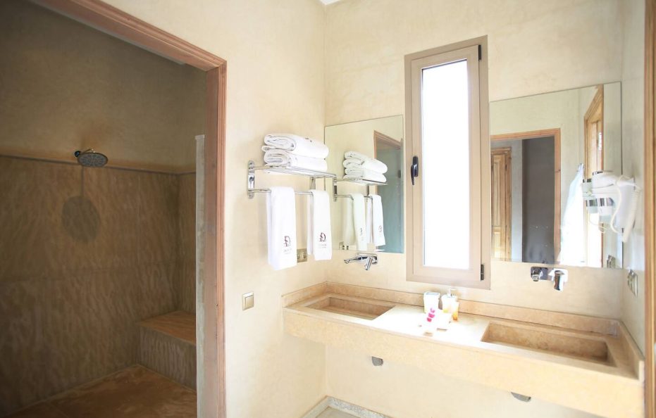 Townhome WITH A PRIVET DRIVER OR SELF DRIVE ID MMAD00001234