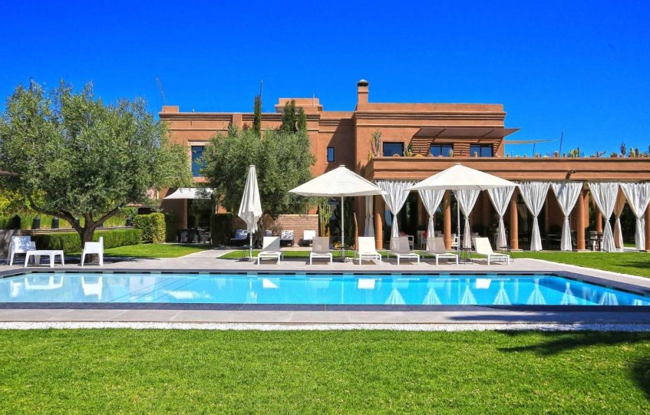 Apartment with privet Driver   ID 00001234