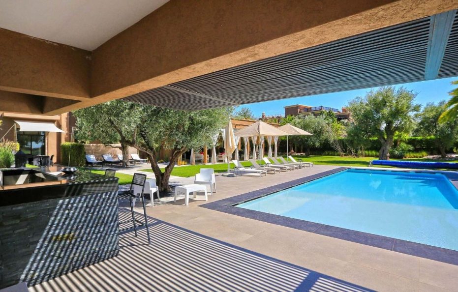 Apartment with privet Driver   ID 00001234