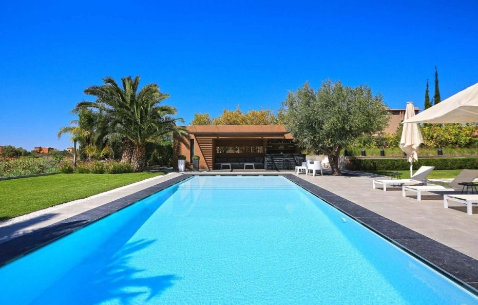 Apartment with privet Driver   ID 00001234