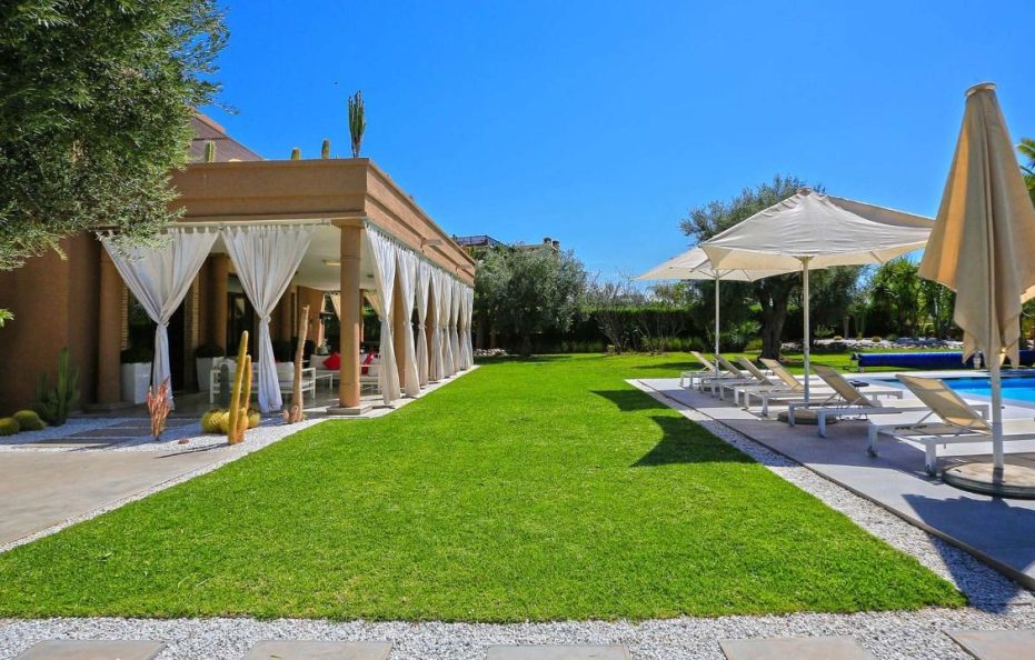 Apartment with privet Driver   ID 00001234