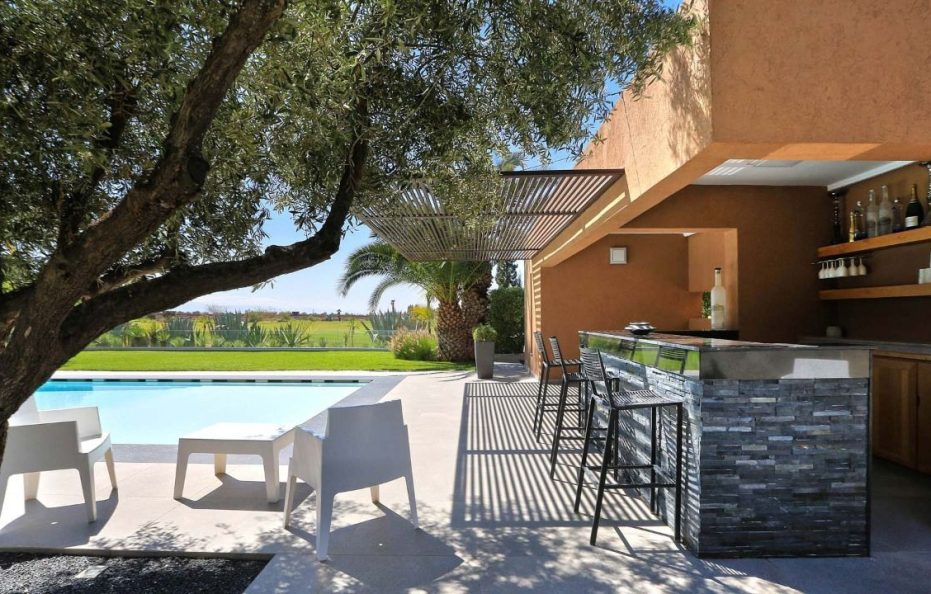 Apartment with privet Driver   ID 00001234