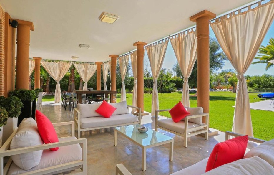 Apartment with privet Driver   ID 00001234