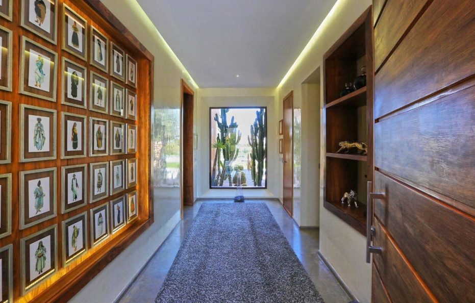 Apartment with privet Driver   ID 00001234