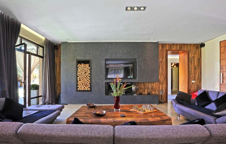 Apartment with privet Driver   ID 00001234