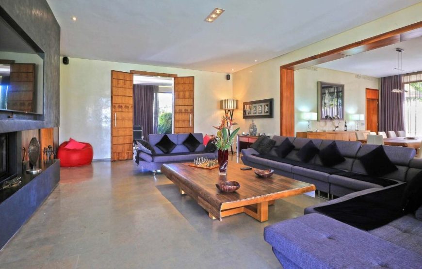 Apartment with privet Driver   ID 00001234