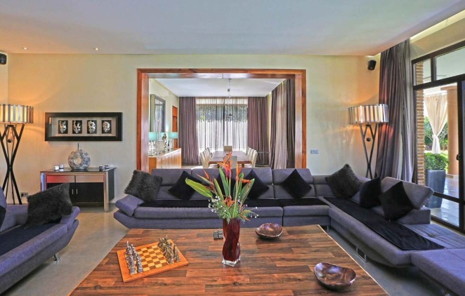 Apartment with privet Driver   ID 00001234